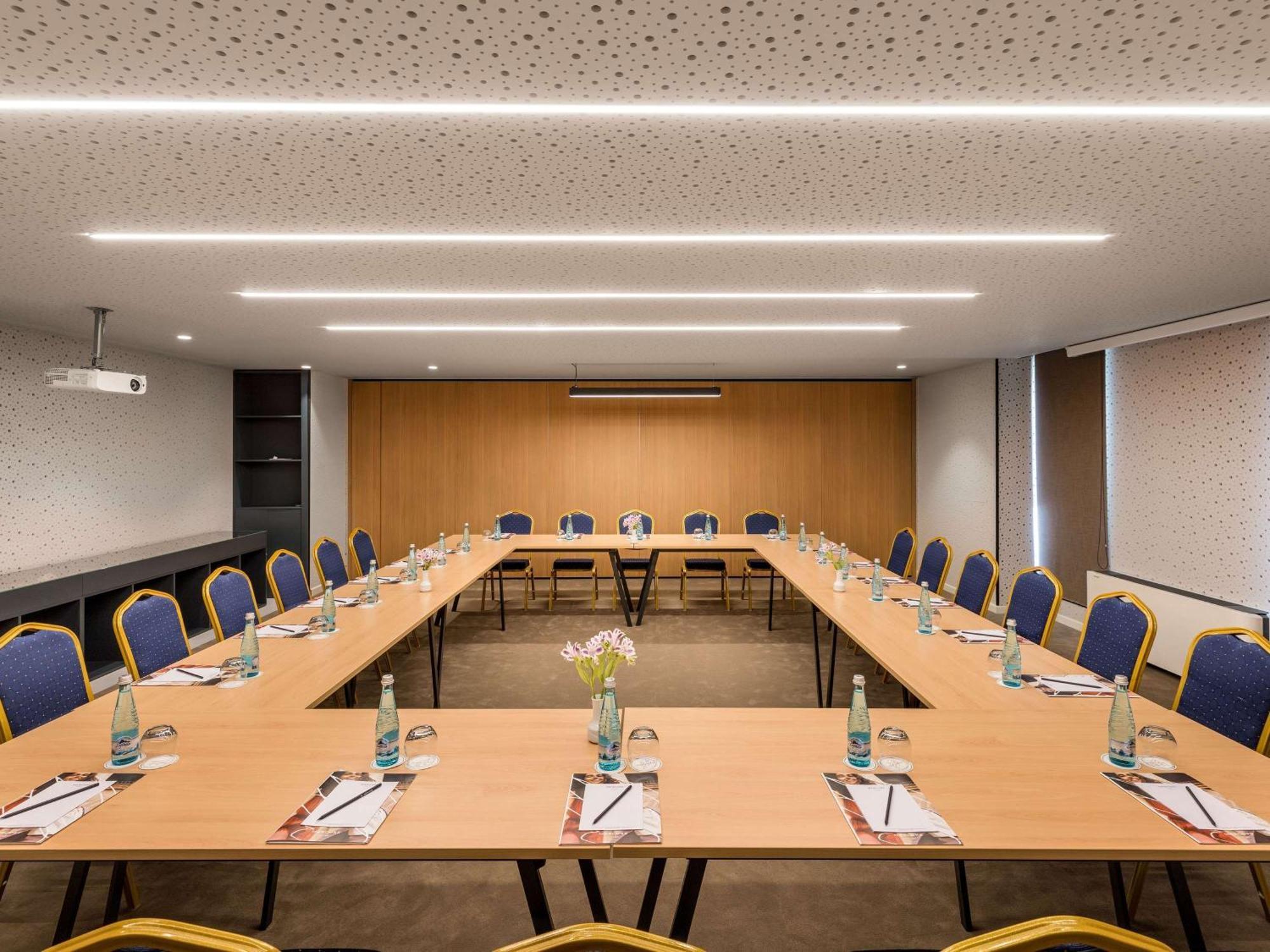 Mercure Tirana Zewnętrze zdjęcie